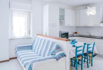 Ca  a  Samba allows 18 year olds to book a room