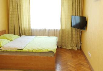 Apartment on Patriarkha Mstyslava Skrypnyka Street allows 18 year olds to book a room