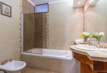 Hotel del Antiguo Convento has rooms with a private hot tub