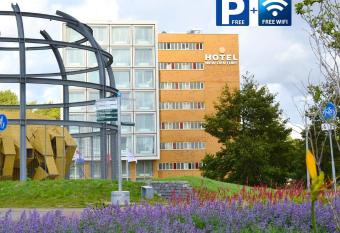 New Century Hotel Amsterdam allows 18 year olds to book a room