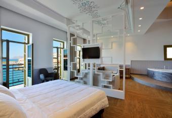 Elia Palatino Hotel allows 18 year olds to book a room