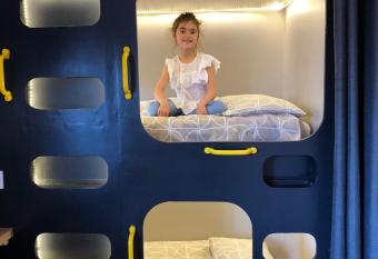 Willow Court Farm Studio South & Petting Farm, 8 mins from Legoland & Windsor, 15 mins from Lapland UK has Balcony rooms