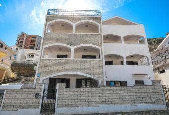Bologna Apartments has Smoking/Balcony rooms