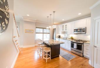 The Newport Lofts - 611 Thames Street has Balcony rooms