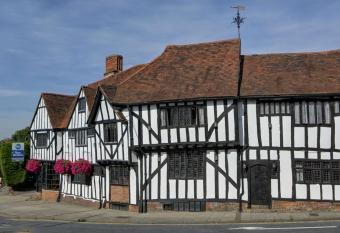 Best Western The Rose & Crown Hotel allows 18 year olds to book a room