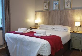 Westgate Hotel allows 18 year olds to book a room