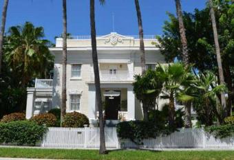 Weatherstation Inn has Balcony rooms