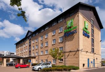 Holiday Inn Express Edinburgh - Leith Waterfront, an IHG Hotel allows 18 year olds to book a room
