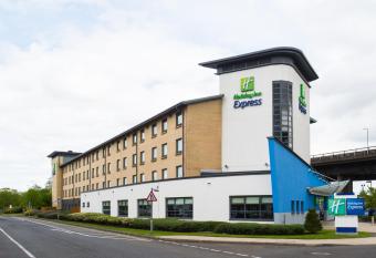 Holiday Inn Express - Glasgow Airport, an IHG Hotel allows 18 year olds to book a room
