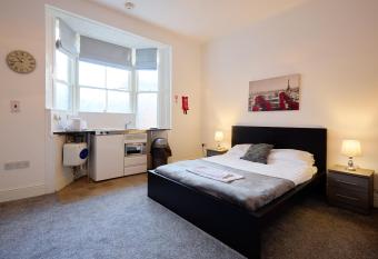 OYO Studiotel Hartlepool allows 18 year olds to book a room
