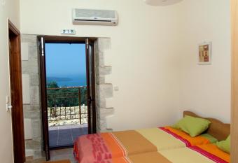 Villa Kourouni has Balcony rooms