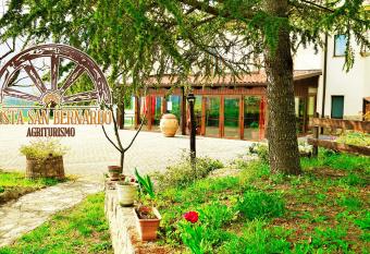 Agriturismo Costa San Bernardo has Balcony rooms