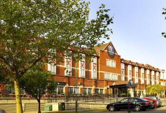 Village Hotel Cardiff allows 18 year olds to book a room