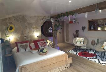 Le p tit coin de chez nous allows 18 year olds to book a room