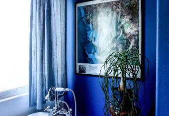 Rancho Cienpiedras allows 18 year olds to book a room