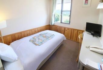 Business Hotel New Daiei allows 18 year olds to book a room