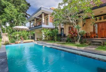 Aron Guest House Ubud allows 18 year olds to book a room