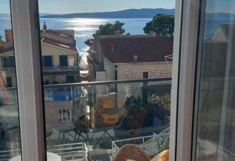 Apartments iris has Balcony rooms