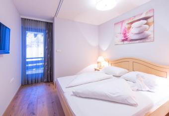 Dam  lser Horn allows 18 year olds to book a room