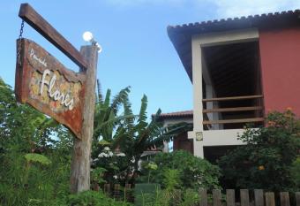 Pousada Flores has Balcony rooms