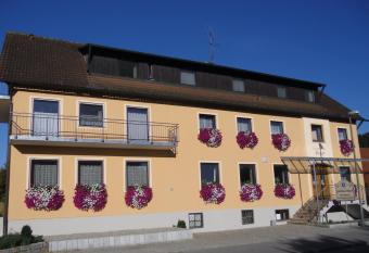 Pension Elsendorf has Balcony rooms