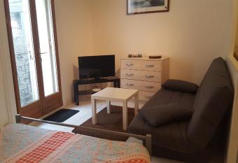 Les Lauriers has Balcony rooms