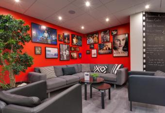 H  tel Kyriad Rennes allows 18 year olds to book a room