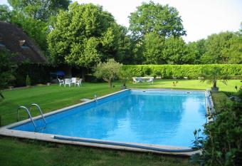 Maison de 2 chambres avec piscine partagee jardin amenage et wifi a Saint Branchs has Balcony rooms