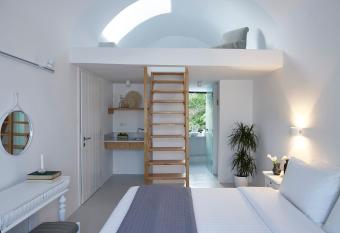 The Arches has rooms with a private hot tub