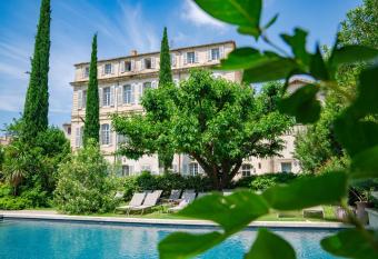 Ch  teau de Mazan, BW Premier Collection by Best Western has Smoking rooms