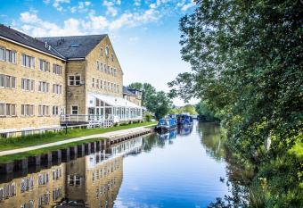 Hotel Rendezvous - Skipton - N Yorkshire allows 18 year olds to book a room