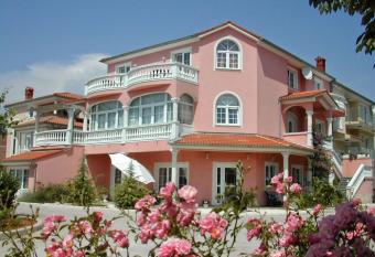 Hotel Villa Vera has Balcony rooms