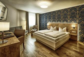 Das Prinzregent allows 18 year olds to book a room