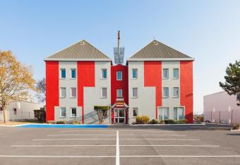 ENZO HOTELS Chalons en Champagne allows 18 year olds to book a room