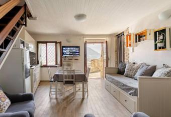 Casa con terrazzo vista Lago - LAKEHOLIDAY IT allows 18 year olds to book a room