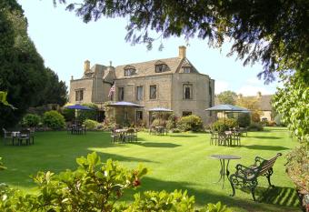 Stow Lodge Hotel allows 18 year olds to book a room