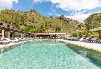 H  tel de la Restonica allows 18 year olds to book a room