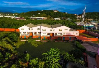 Cool Premier Apts. - Airport/SGU allows 18 year olds to book a room