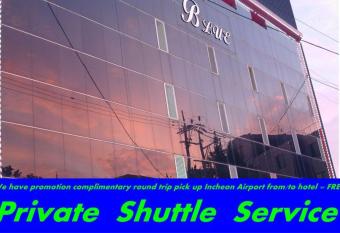 Songdo Blue Hotel has rooms with a private hot tub