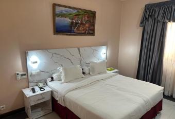 Hotel Fleur De Lys Almadies allows 18 year olds to book a room