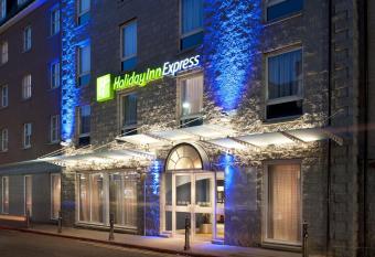 Holiday Inn Express Aberdeen City Centre, an IHG Hotel allows 18 year olds to book a room
