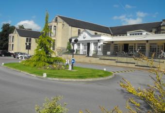 Gomersal Park Hotel & Dream Spa allows 18 year olds to book a room