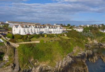 Bayview Hotel allows 18 year olds to book a room