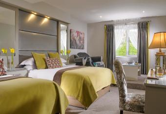 Fitzgeralds Woodlands House Hotel allows 18 year olds to book a room