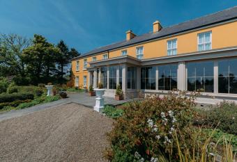 Sheedys Boutique Hotel & Restaurant allows 18 year olds to book a room