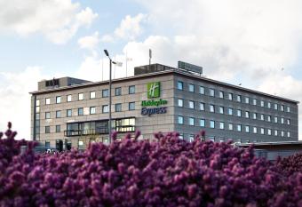 Holiday Inn Express Bradford City Centre, an IHG Hotel allows 18 year olds to book a room