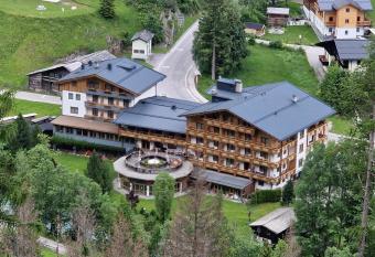 Hotel K  rntnerhof has Balcony rooms