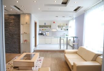 Brivibas LUX has rooms with a private hot tub