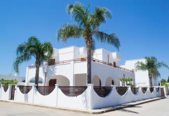 Giorni Salentini allows 18 year olds to book a room