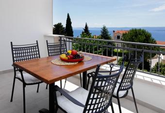 Apartments Lena has Balcony rooms